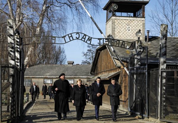 Merkel besøker Auschwitz for første gang