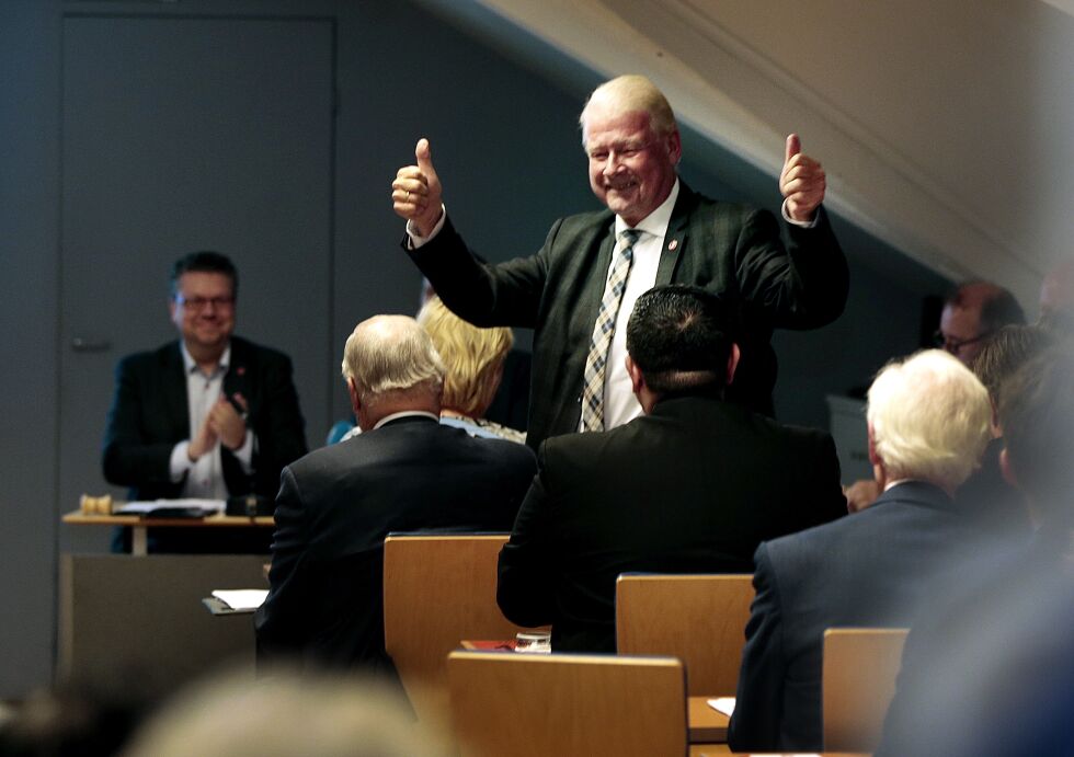 Carl I. Hagen på nominasjonsmøtet til Oslo Frp på partikontoret i Oslo mandag kveld.
 Foto: NTB Scanpix