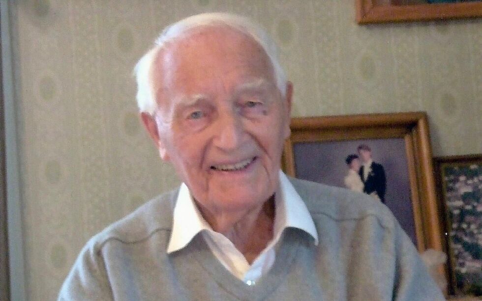 KJEMPER: Krigsveteran, August Rathke (94), fra Bergen var aktiv i motstandsbevegelsen under andre verdenskrig. I dag er han svært engasjert med å tale jødenes sak i kampen mot antisemittismen.
Foto: Privat
