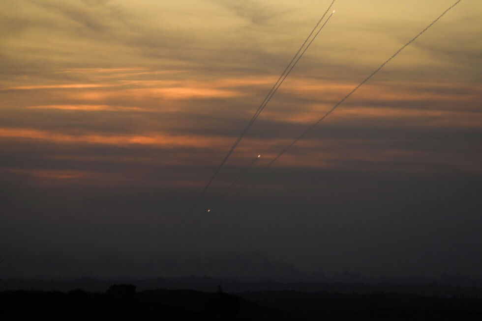 Raketter skytes kontinuerlig fra Gaza mot Israel. Kan det være en feilslått rakett som har truffet Egypt?
 Foto: Ap