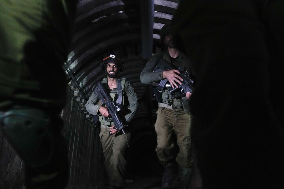 15. desember 2023: Israelske soldater i tunnelsystemene de palestinske terrorgruppene har bygget under sivilbefolkningen på Gazastripen.
 Foto: AP Photo/Ariel Schalit/NTB.
