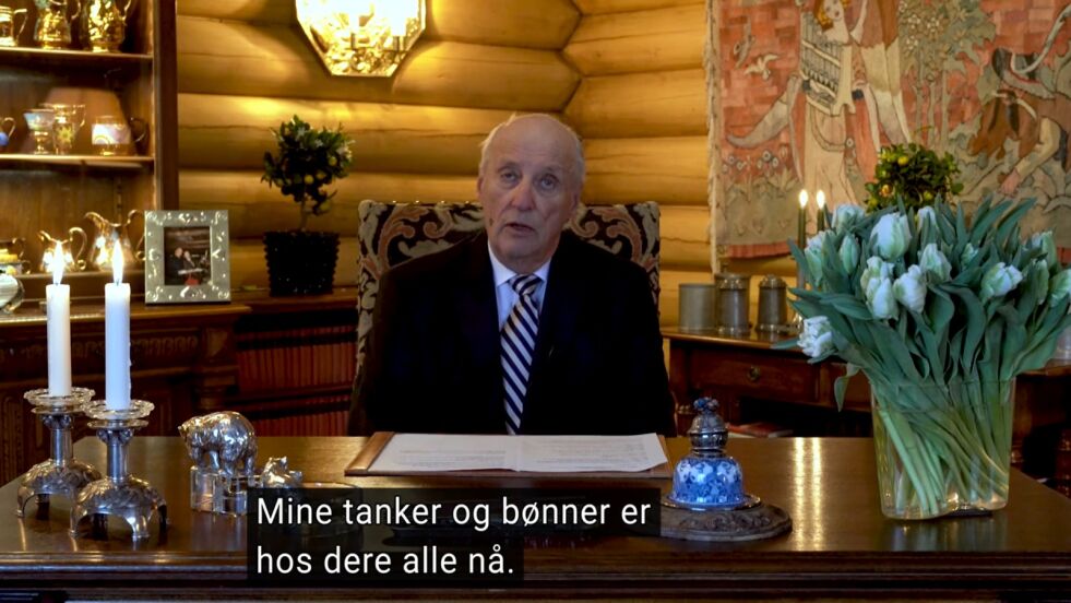 Talte: Hans Majestet Kong Harald talte til folket, søndag kveld.
 Foto: Skjermdump NRK