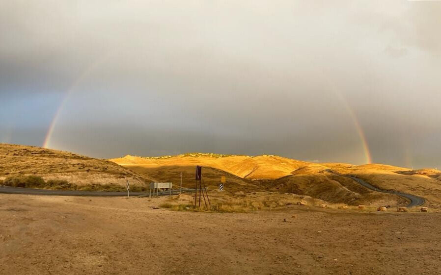 En dobbel regnbue kan sees i ørkenen i Judea. Illustrasjonsbilde.
 Foto: Yaara Gilboa Eyal/TPS