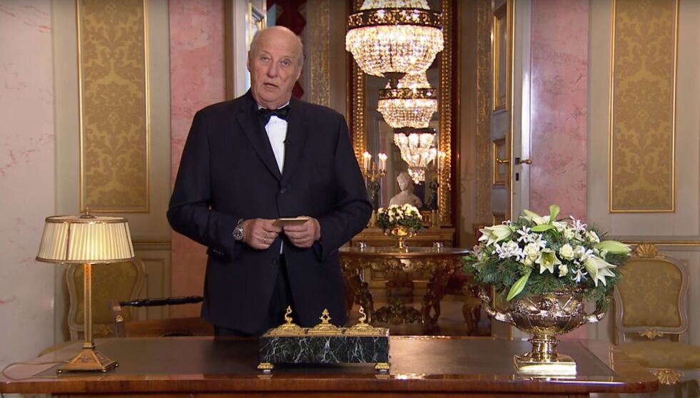 Kong Harald V holder nyttårstale 31. desember 2016.
 Foto: Skjermdump fra YouTube