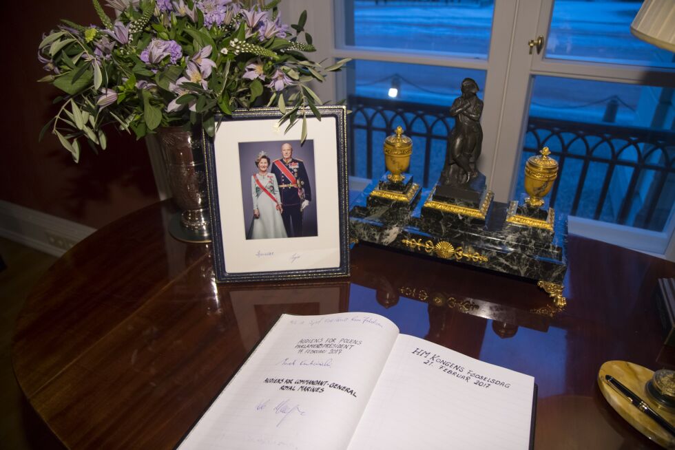 I anledning Hans Majestet Kongens 80-årsdag tirsdag vil det være mulig for publikum å skrive seg inn i gratulasjonsprotokollen for Kongen.
 Foto: Heiko Junge / NTB scanpix