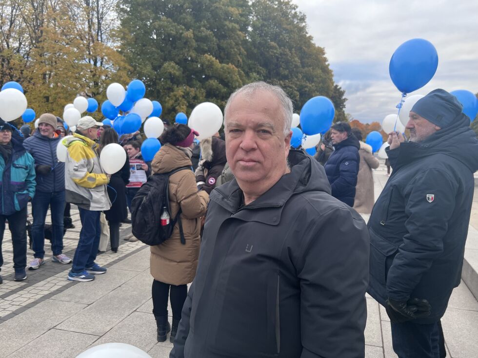 Ambassadør Avi Nir-Feldklein holdt en kort appell i Vigelandsparken.
 Foto: Trine Overå Hansen