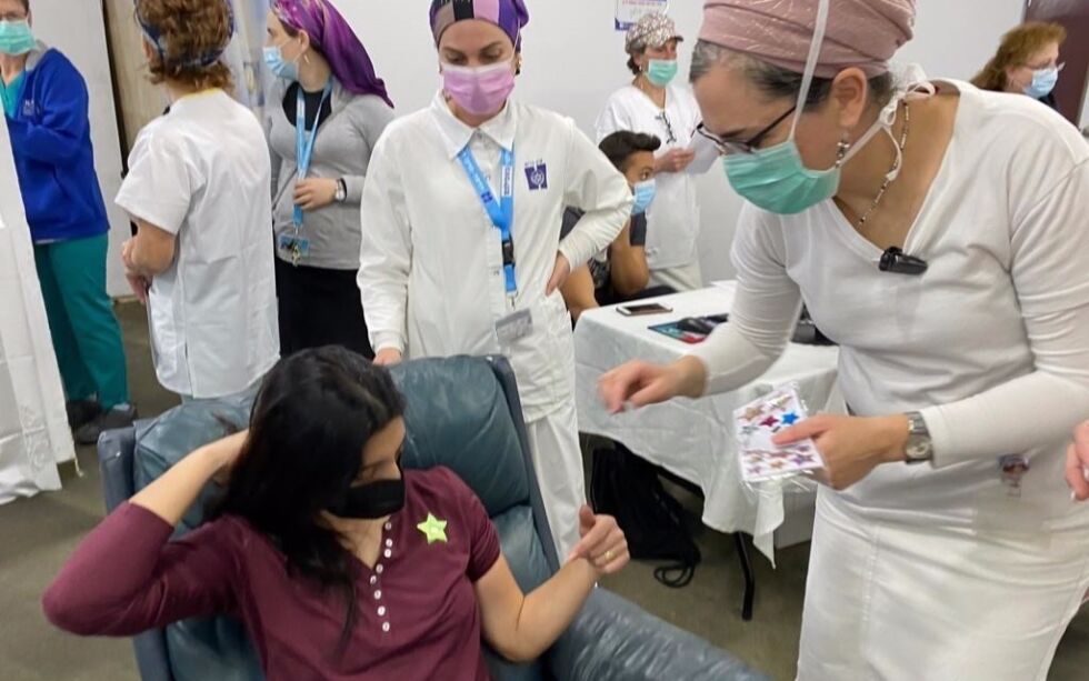 Alle utenlandske diplomater i Israel og deres familier fikk vaksine mot koronaviruset på Hadassah Ein Kerem sykehuset i Jerusalem mandag 8. februar.
Foto: TPS