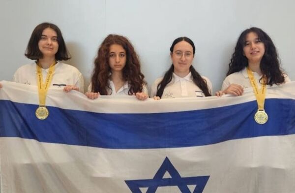 Israelske videregåendeelever tok to gullmedaljer i europeisk matematikkolympiade