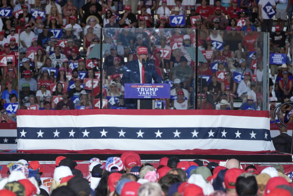 Væpnet mann pågrepet ved Trump-valgmøte