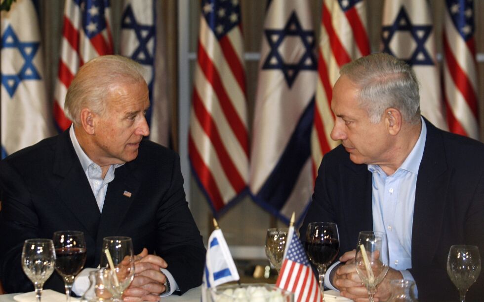Etter én måned i Det hvite hus ringte president Joe Biden til Israels statsminister Benjamin Netanyahu. Bildet er fra en middag i statsministerboligen i Jerusalem i 2010.
 Foto: Baz Ratner / NTB