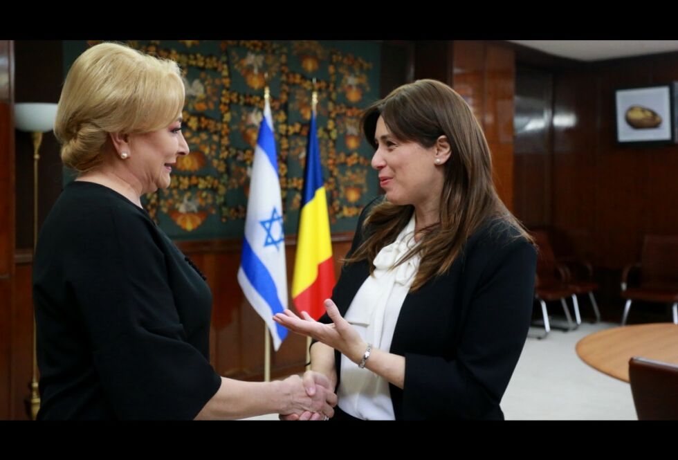 Romanias statsminister Viorica D&#259;ncil&#259; i møte med Israels viseutenriksminister Tzipi Hotovely.
 Foto: Den rumenske statsministerens kontor