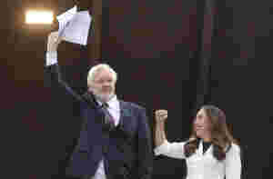 Assange til rød løper i Cannes for dokumentarpremiere