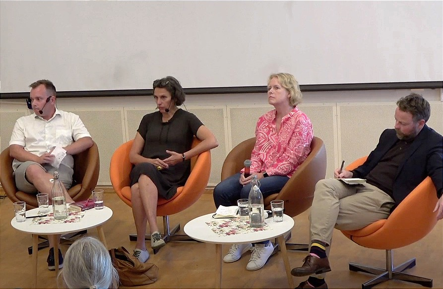 I PANELET: Generalsekretær Morten Dahle Stærk (fra venstre), Grethe Fatima Syéd, litteraturviter, forfatter og førsteamanuensis, Høgskulen på Vestlandet, Marianne Aasen, rådsleder, Bioteknologirådet og Torbjørn Røe Isaksen, samfunnsredaktør i E24.
 Foto: Direktesending, skjermdump