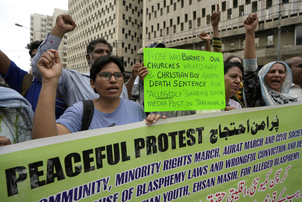 Menneskerettighetsgrupper har arrangert store protester i Karachi i Pakistan etter at en kristen mann ble dømt til døden for blasfemi.
 Foto: Fareed Khan / AP / NTB