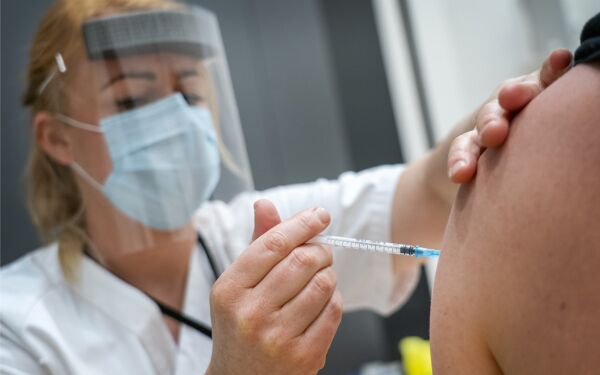 Vaksinering av eldre først redder flest liv