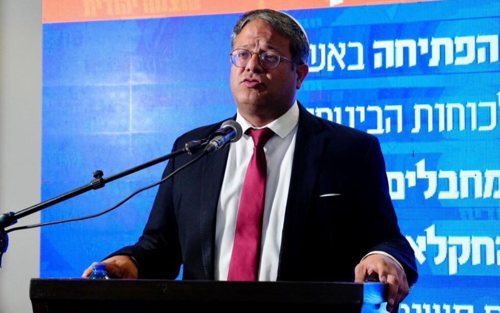 Itamar Ben-Gvir, leder av Israels Otzma Yehudit-parti, taler til journalister i Jerusalem 30. oktober 2022. Arkivbilde.
 Foto: Shalev Shalom/TPS
