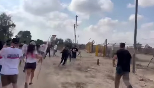 Her stormer gislenes familier grensen til Gaza