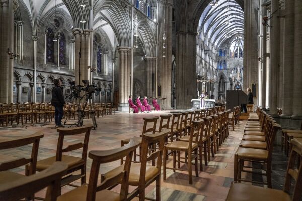 Den norske kirke forbereder seg på å holde gudstjenester i kirkene igjen