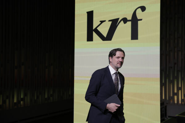 KrF vil gi foreldre økt barnetrygd og redusert stilling med full lønn