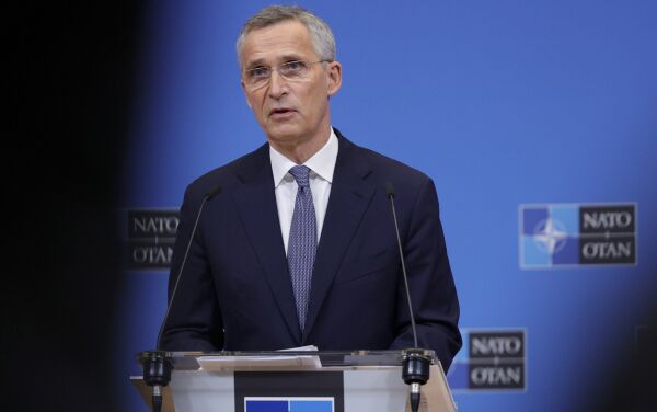 Nato sender flere skip og fly til Øst-Europa