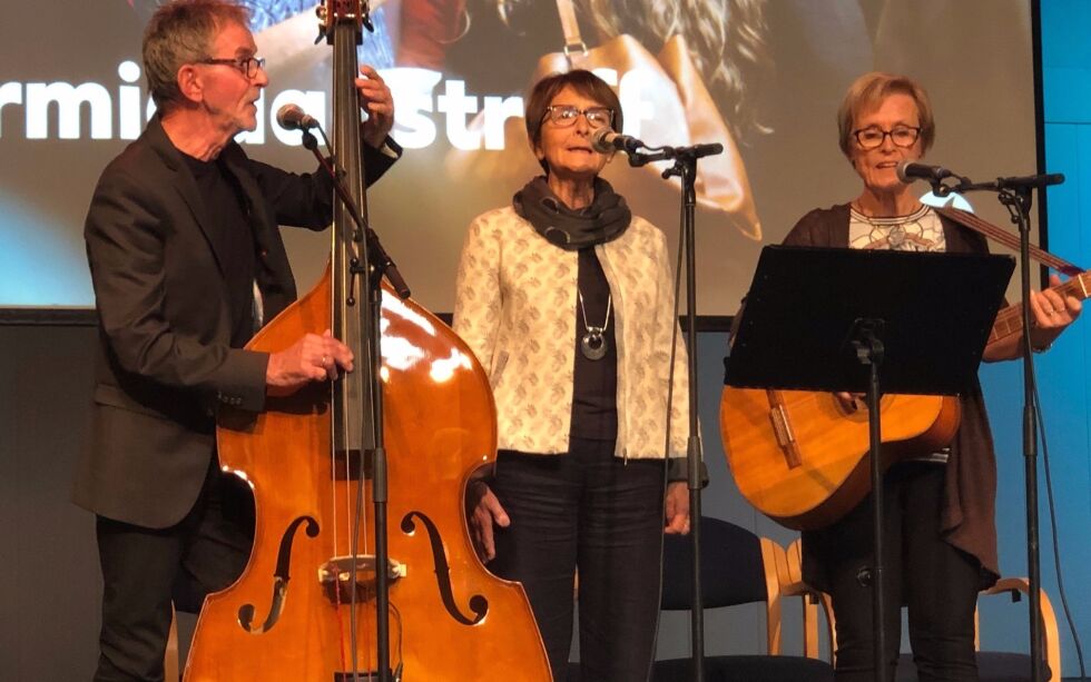 Et rikt sang- og musikkliv: har alltid kjennetegnet menigheten, her er det søstrene Milly og Oddny, sammen med Svein Jarl Iversen.