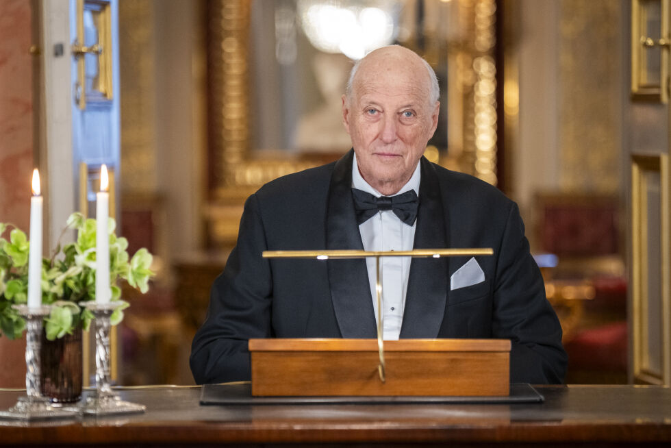 Kong Harald snakket om å takle motgang i sin nyttårstale til folket, men sa ikke noe konkret om mediestormen eller siktelsene mot Marius Borg Høiby.
 Foto: Heiko Junge / NTB