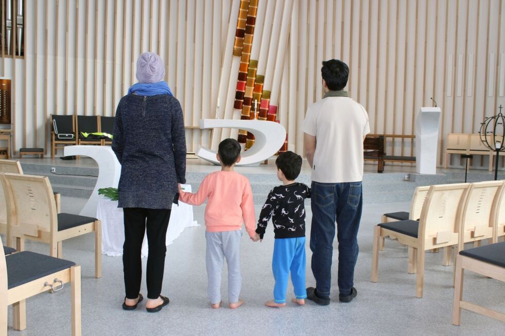 Denne familien sitter i kirkeasyl i Hønefoss kirke og venter på at saken deres skal bli prøvet i lagmannsretten i juni.
 Foto: Eli Bondlid