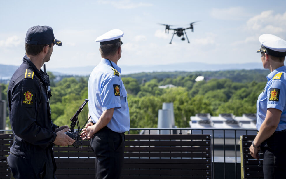 Det er politiet som har ansvar å gripe inn mot ulovlig droneflyging, men etaten sier den har «noe begrenset evne» til å håndtere droner. Illustrasjonsbilde.
 Foto: Heiko Junge/NTB