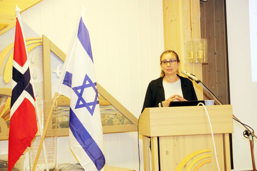 Talte: Rachel Suissa fra Senter mot Antisemittisme talte til Israels venner i Ranheim. Foto: Arne-Bjørn Fossen