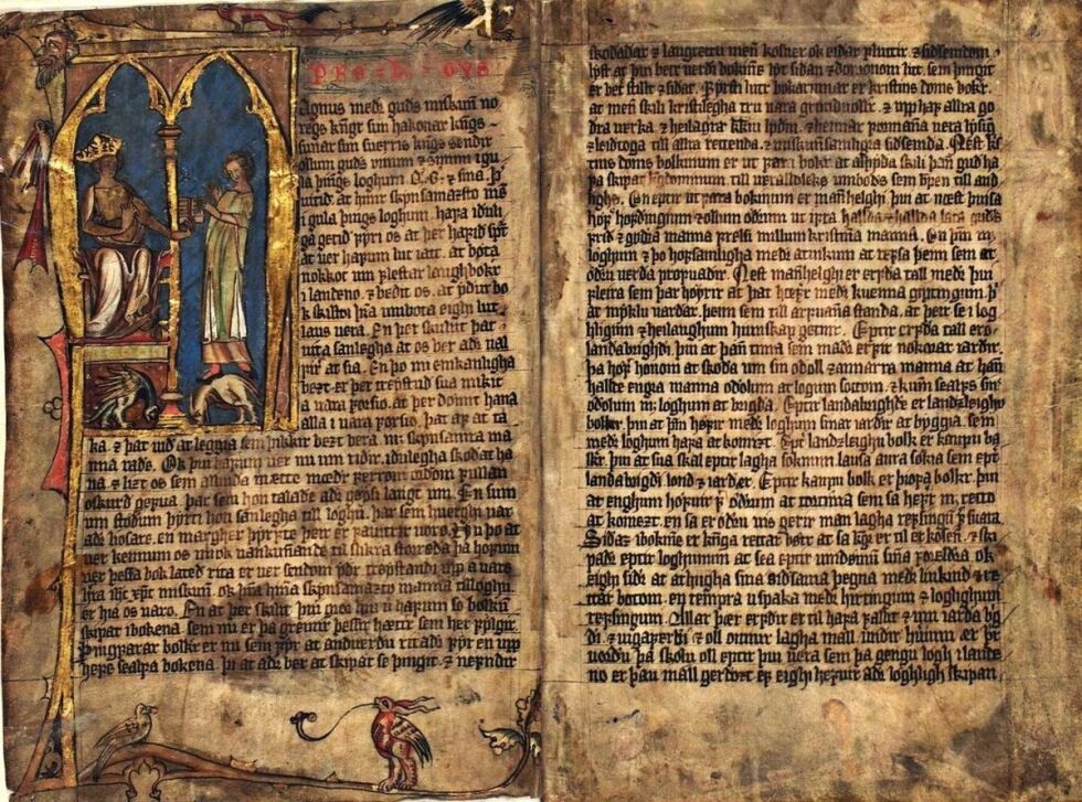 Magnus Lagabøtes landslov: De to første sidene slik den er opptegnet i håndskriftsamlingen Hardenbergs Codex. Hardenbergs Codex ble nedtegnet på 1300-tallet i Bergen.
 Foto: Det kongelige bibliotek i København