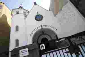 Filter Nyheter: Høyreekstremist tatt med kniv utenfor synagogen i Oslo