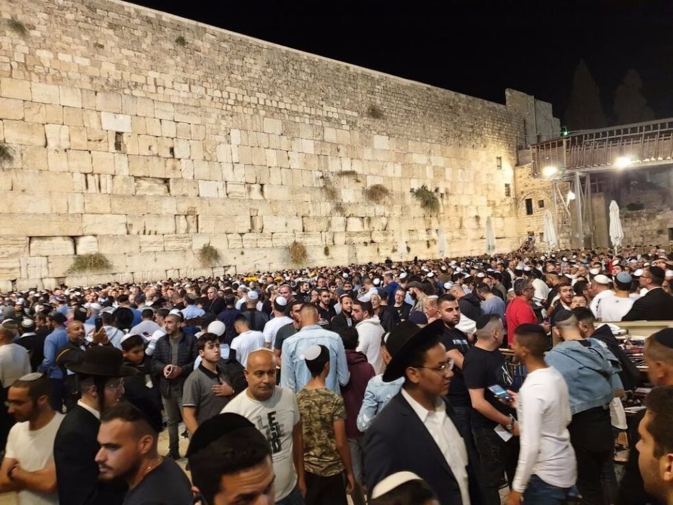 Det var stort besøk ved Klagemuren 4. oktoner 2019. Nå vil israelske myndigheter oppgradere området for 315 millioner kroner.
 Foto: Yaron Blustein/TPS