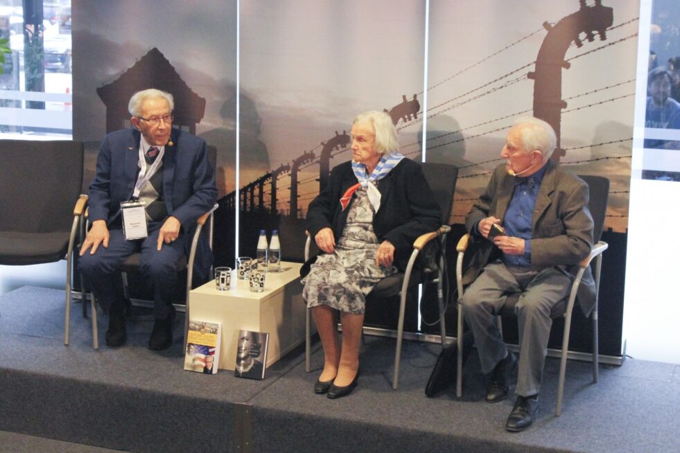 Benjamin Lesser (til venstre), Alina Dabrowska og Leon Weintraub overlevde fangenskapet i Auschwitz. Søndag var tilbake i byen rett ved der dødsleiren lå for å dele sin historie og holde minnet om holocaust i live.
 Foto: Fredrik Ljone Holst / NTB scanpix