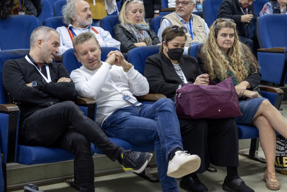 På fremste rad fra venstre: Bjarte Ystebø (Kristen Media Norge), Vebjørn Selbekk (Dagen), Katherine Inocencio (CBN Asia) og Trine Overå Hansen (Norge IDAG)
 Foto: Government Press Office (GPO)