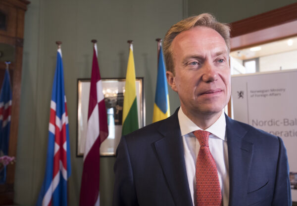 Klaus Schwab, grunnlegger av WEF går av — og overlater roret til Børge Brende