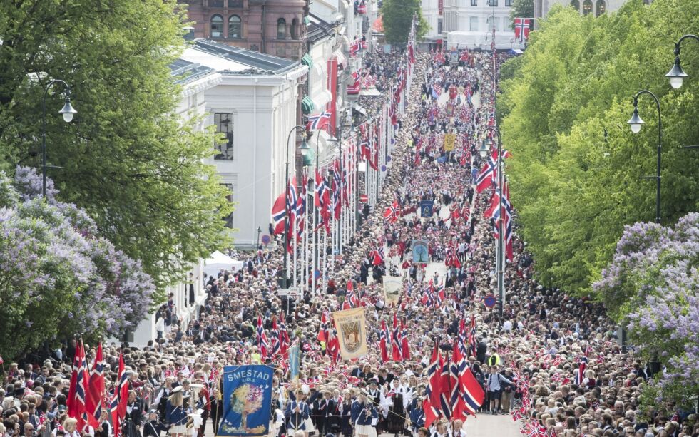 REKORDFEIRING: I år blir barnetoget i Oslo slik vi er blitt vant til å se det på 17. mai. Her fra Karl Johans gate i 2018.
 Foto: Terje Pedersen / NTB