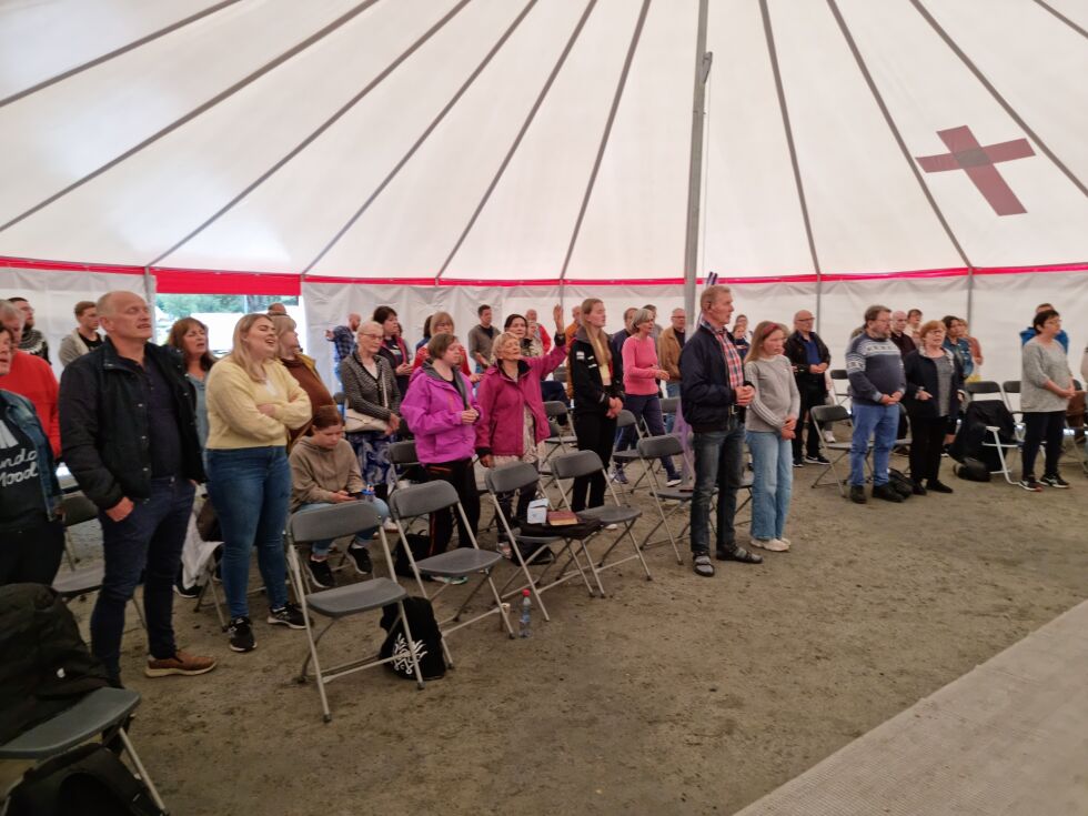 Førde pinsemenighet og Himmelpartner hadde innholdsrike teltmøter på Festplassen i Førde fra 6. - 13. juni.
 Foto: Privat