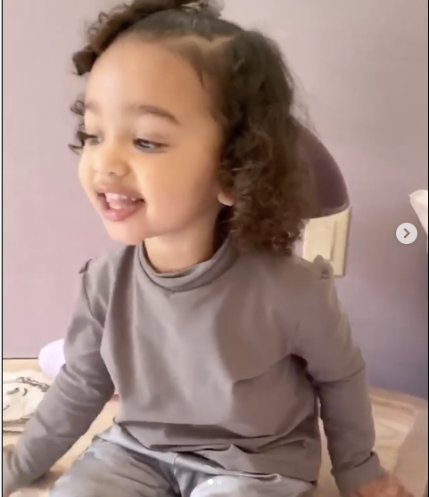 Kim Kardashian West delte nylig en video av datteren Chicago som synger favorittsangen sin.
 Foto: Skjermbilde av video.
