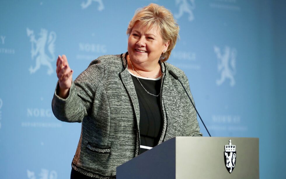 BARNEFØDSLER: Statsminister Erna Solberg (H) ber om mer applaus til dem som velger å føde tre eller flere barn. Dette er viktig for samfunnsøkonomien, viser hun til.
 Foto: NTB