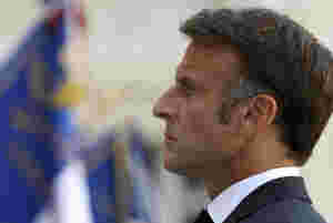 Macron kaller ildspåsettelsen ved en synagoge for en terrorhandling