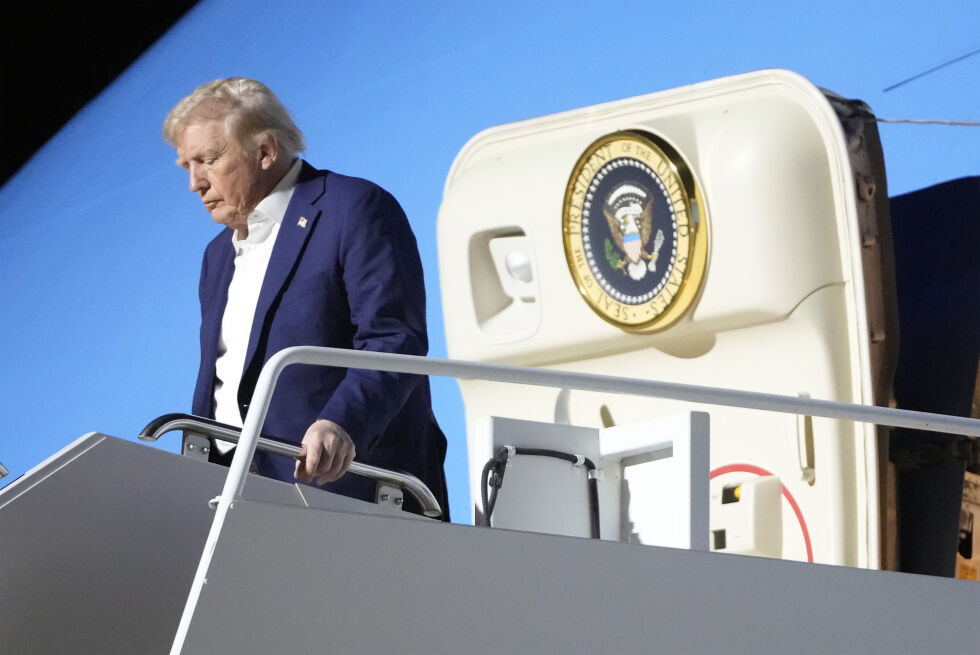 Her ankommer president Donald Trump Air Force One på Harry Reid internasjonale lufthavn i Las Vegas.
 Foto: NTB/AP/Mark Schiefelbein