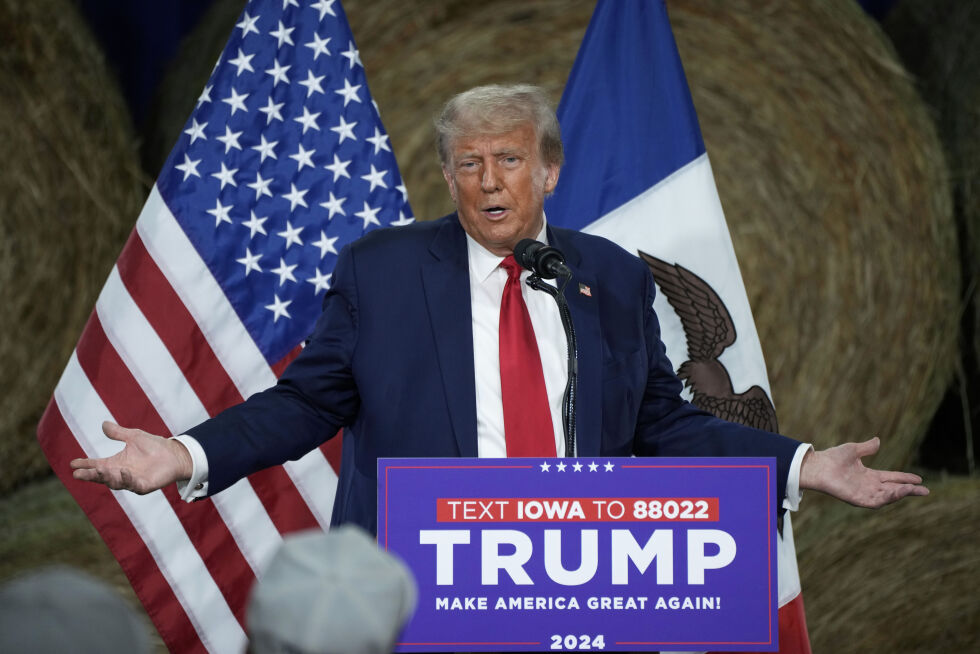 USAs tidligere president Donald Trump under en kampanje i Iowa mandag 16. oktober 2023.
 Foto: AP Photo/Charlie Neibergall/NTB.