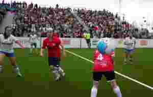 Fotball og fest med gatas folk