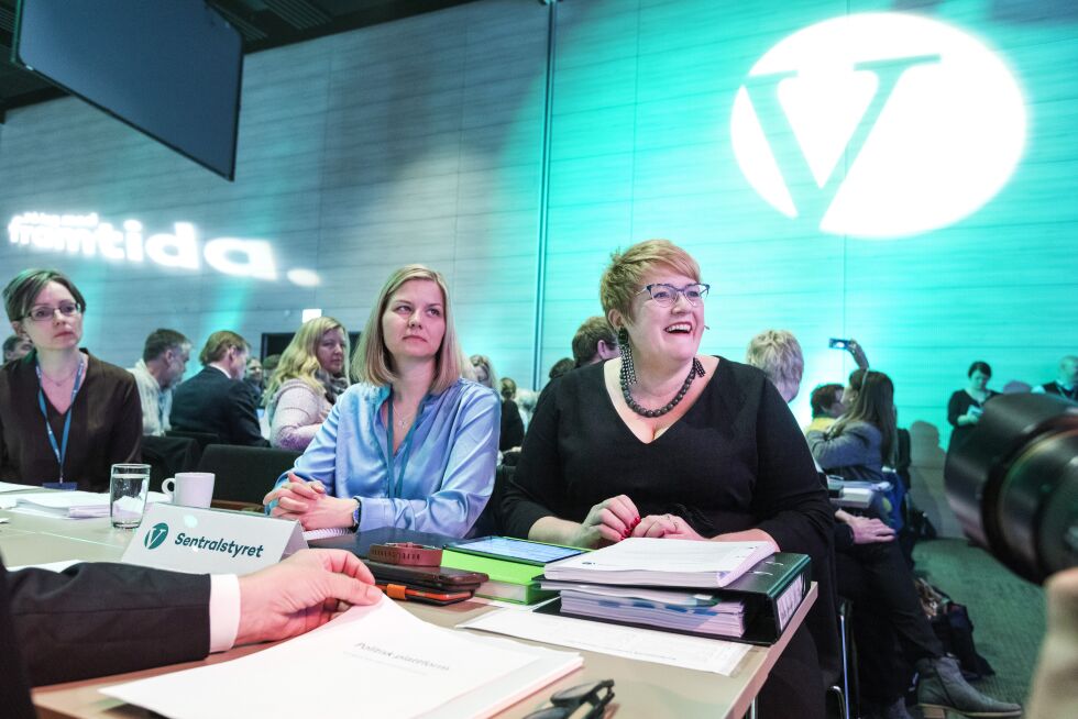 Venstres leder Trine Skei Grande på Venstres landsmøte fredag. Til venstre sitter Guri Melby. Foto: Gorm Kallestad / NTB scanpix