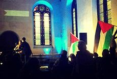 Sterke reaksjoner mot «palestinske» flagg i Korskirken