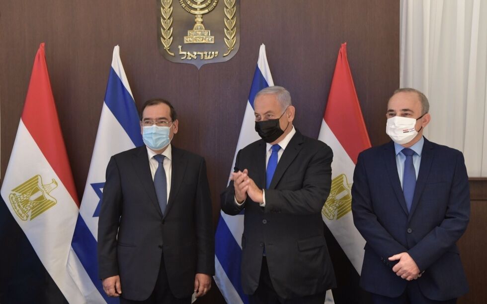 Egypts energiminister Tarek El Molla er enig med Israels statsminister Benjamin Netanyahu og energiminister Yuval Steinitz om å bygge en gassrørledning fra Israels Leviathan-felt til Egypt.
Foto: Koby Gideon / GPO