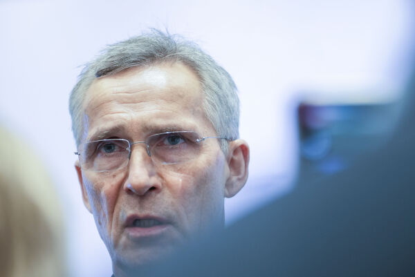 Stoltenberg utelukker Nato-soldater i Ukraina etter Macron-uttalelse
