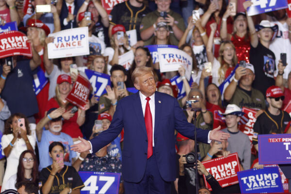 Trump mener det blir lettere å slå Harris enn Biden