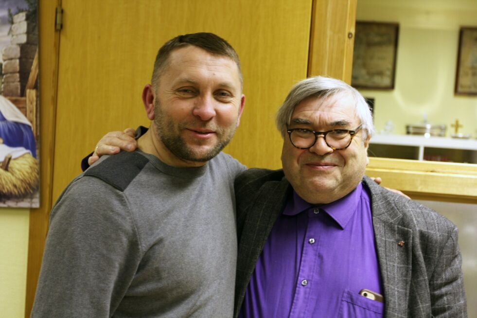 PASTORER: Pastor i Ukraina, Yurii Nartovskyi, og pastor i Pinsemenigheten Sion Øygarden, Karstein Pahr, er takknemlig for samarbeidet gjennom misjonsarbeidet Giving Hands.