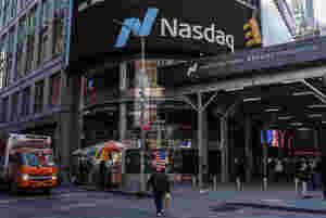 Nasdaq raser nedover